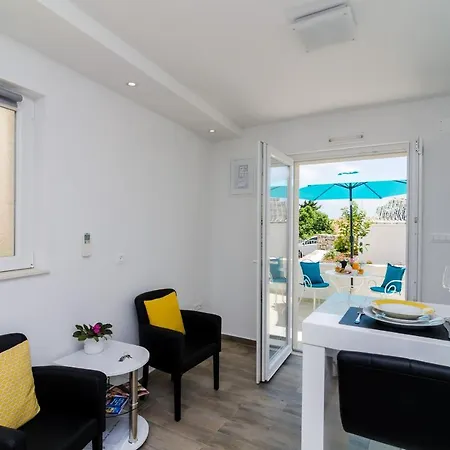 Apartment Summer Wave